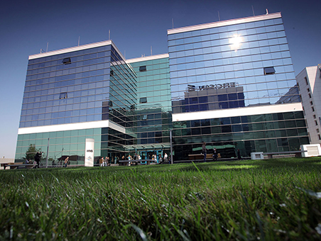 /assets/img/regiuni/Bucuresti-Ilfov/proiecte/Centrul de afaceri West Gate din Bucuresti.jpg